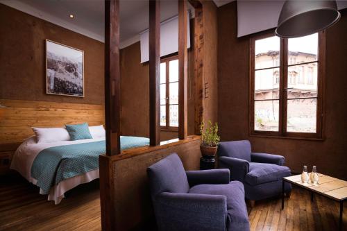 1 king bed, 1 sofa bed