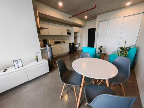 906B URBN Barrio Escalante Estudio con Aire Acondicionado y Parqueo in San Jose