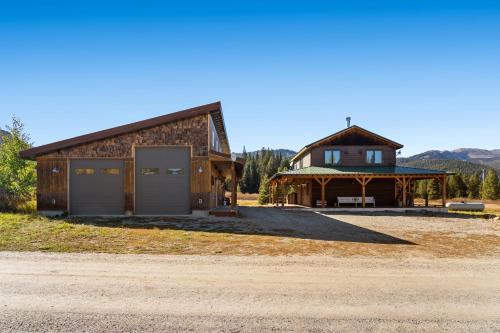 Bunkhouse, West Yellowstone (photo 9)