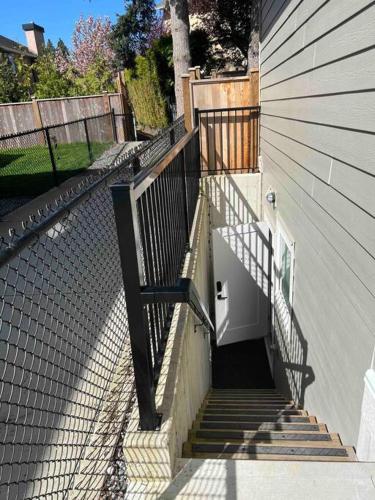 2 Bedroom Basement Suite With Kitchen and Laundry in Surrey, Canada