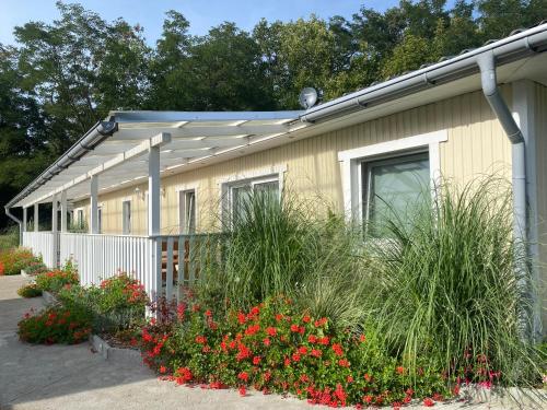 Apartment with Garden View