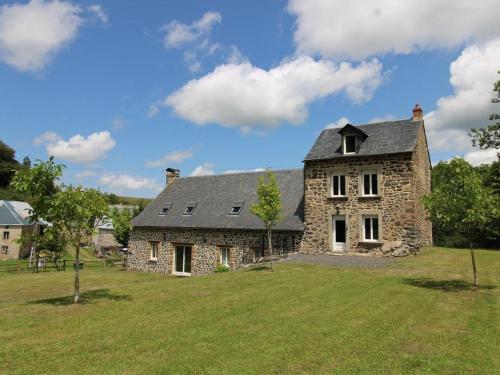 Maison spacieuse avec jardin, cheminée, jeux pour enfants et proche des cascades et lacs - FR-1-742-521 gîte à louer Molèdes