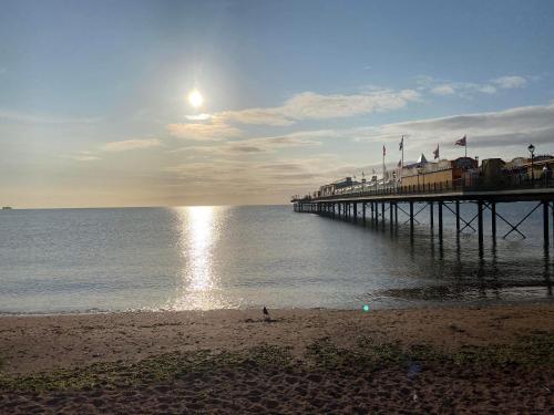 SINGER HOUSE Opposite Paignton Pier & The Beach , Ground Floor Apartment , Private Garden ,Bathroom ,FREE CAR SPACE , Fridge , 24 Hour Reception to Happily Greet you & Help you