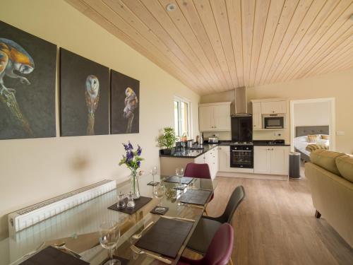 Barn Owl Lodge-qu7487