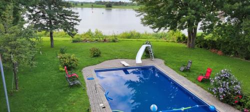 Villa Delrose Waterfront - No party – khách sạn tại Riviere-des-Prairies-Pointe-aux-Trembles