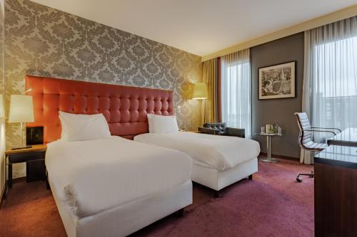 2 twin beds