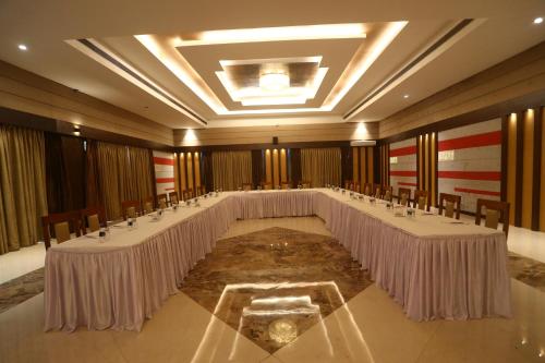 Hotel Kanha’s Palm Springs - image 4