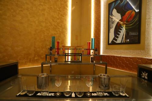 Hotel Kanha’s Palm Springs - image 3