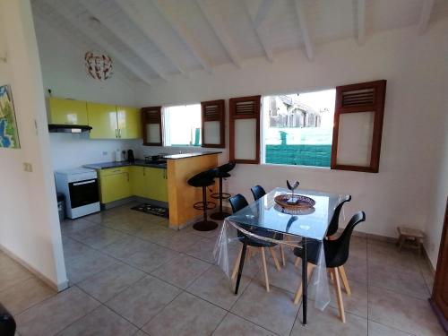 Kitchen, La villa karukera in Duzer