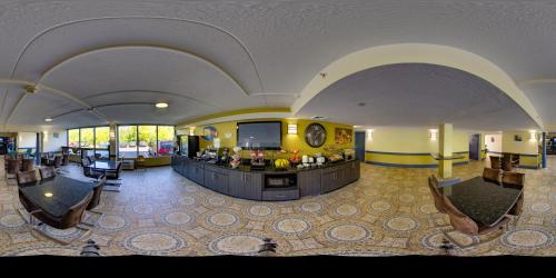 Baymont by Wyndham Addison - image 2