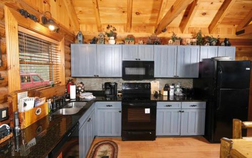 Dancing Bear in Sevierville, USA