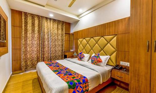 Deluxe Room image 2