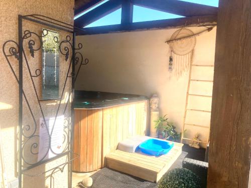 Villa 110m2, 7 pers, Jacuzzi , 3 chambres, terrain clos et arboré 2500m2