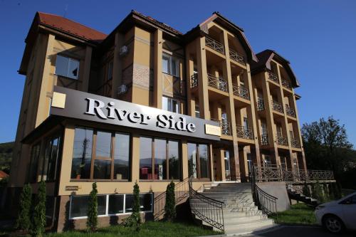 RIVER SIDE, Poljana