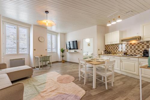 Quercy Blanc coeur de village parking facile - Dausse
