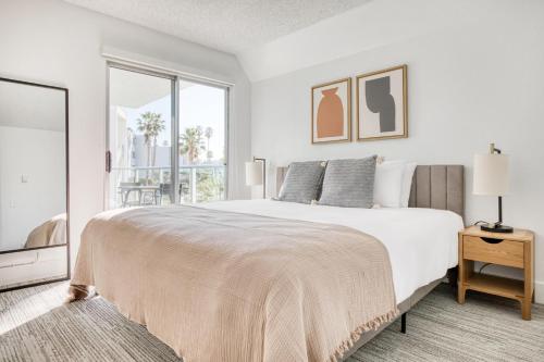 Redondo Beach 1BR w Pool Gym WD nr Beach LAX-614 in Redondo Beach, USA