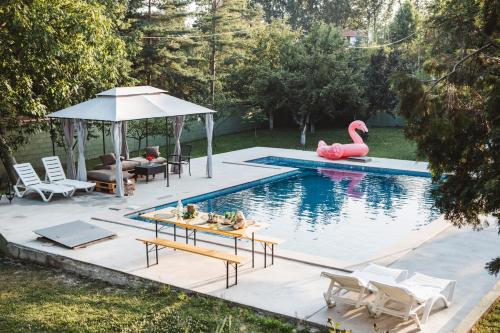 Nika's Pool House - Location saisonnière - Barajevo