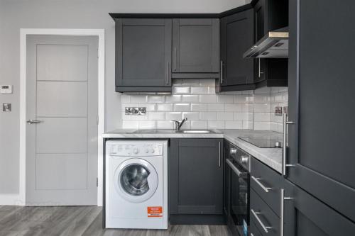 Modern spacious Belfast city stay free parking in Albertbridge