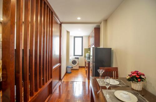 Queen Room with Balcony image 6