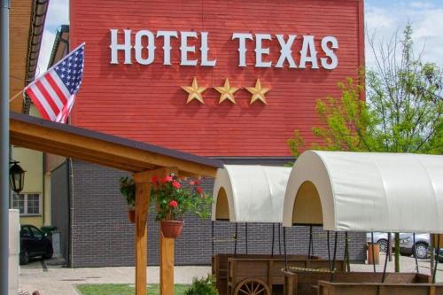 . Hotel Texas***