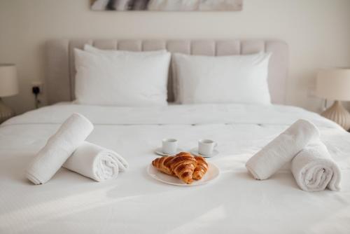 LUXE 2BR at 1 RESIDENCES WASL NEAR METRO STATION - image 5