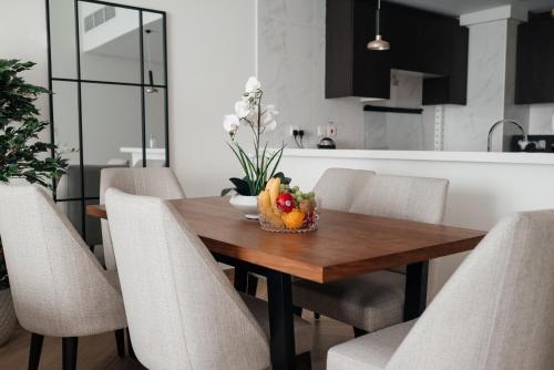 LUXE 2BR at 1 RESIDENCES WASL NEAR METRO STATION - image 9