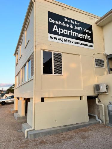 Beachside & Jetty View Apartment 5 - Harbour Master Apt