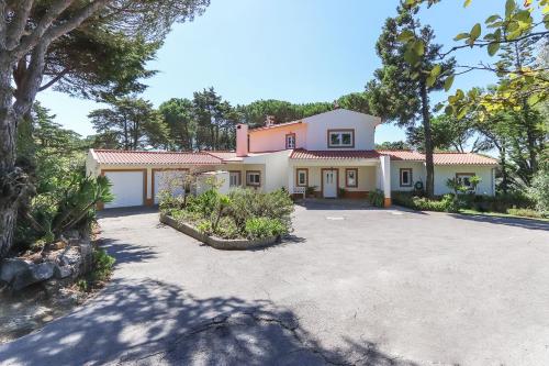 Sintra Classic Villa with Pool by Homing