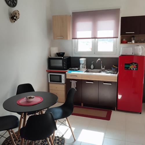 STUDIOS POSEIDONIA apartments 50 & 70 sqm with sea view in Posidonia