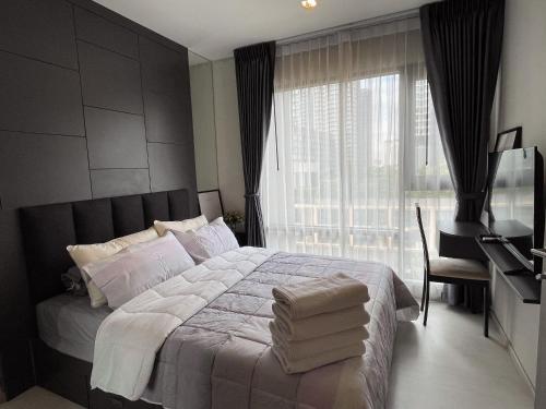 luxurious Downtown condo w/train access - image 10