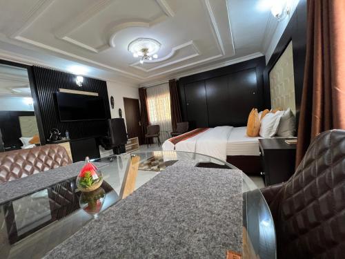Deluxe Double Room with Balcony image 8