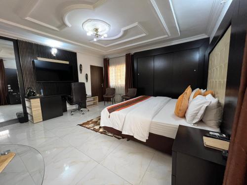 Deluxe Double Room with Balcony image 9