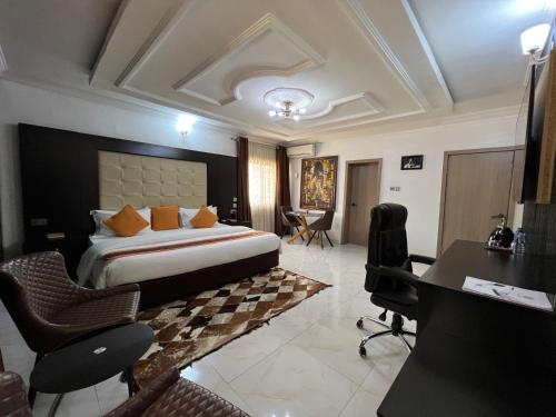 Deluxe Double Room with Balcony image 10