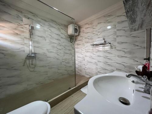 Deluxe Double Room with Balcony image 4