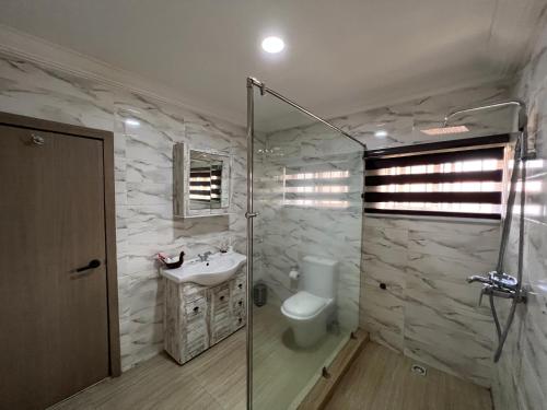 Deluxe Double Room with Balcony image 3
