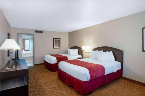 Ramada by Wyndham Kissimmee Gateway - image 12