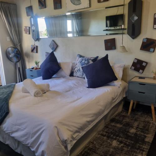 Bedrock- Executive Self Catering Room Cape Town