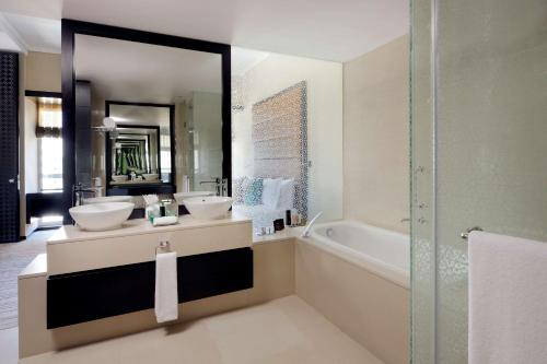room detail thumbnail 2