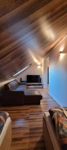 3 twin beds