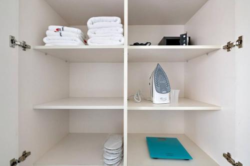 Modern Style 1 BR near Marina Mall and Metro, Dubaj (fotografie 4)