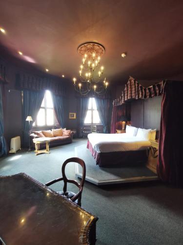 รูธิน คาสเซิล โฮเทล แอนด์ สปา (Ruthin Castle Hotel and Spa) in รัททิน