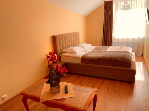 1 double bed, 2 twin beds