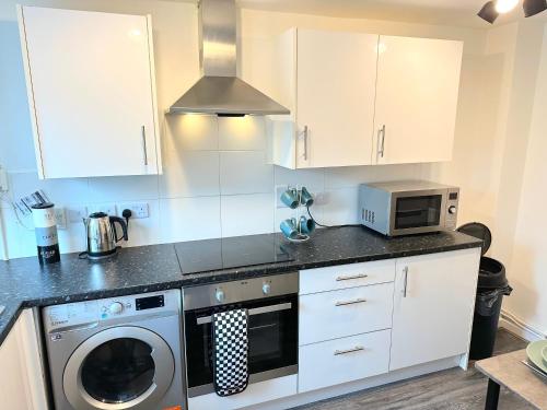 Fabulous 2 bed Town house free parking WiFI