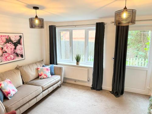 Fabulous 2 bed Town house free parking WiFI