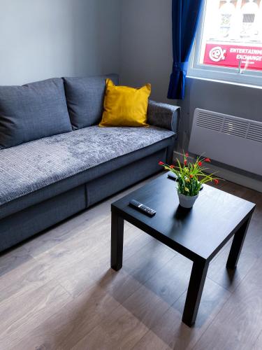 MODERN 1 BEDROOM FLAT IN WOOD GREEN, London (photo 2)