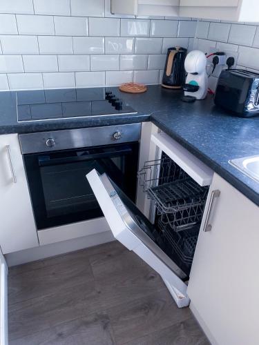 MODERN 1 BEDROOM FLAT IN WOOD GREEN, London (photo 10)