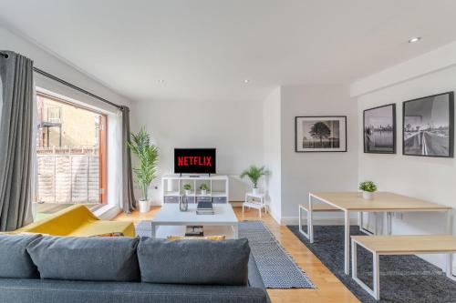 View of the London Eye & Large Terrace - Excellent Flat close to London Waterloo Station, London