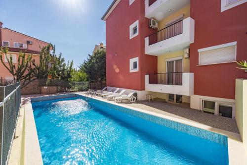 2 bedrooms, 4 beds