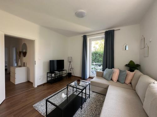  FeelHome-GolfClub-Terrasse-6 Gäste-WiFi-Smart TV, Pension in Ebreichsdorf bei Tattendorf