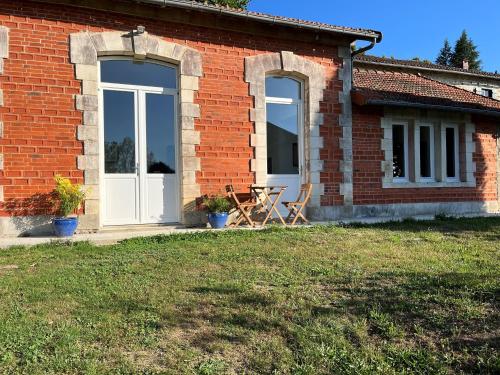 Petite Maison Chaleureuse Dans le Domaine Juriol - Location saisonnière - Le Palais-sur-Vienne